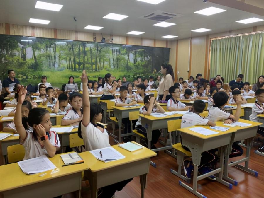让每一个孩子心里充满阳光——“心灵广雅”走进粤西茂名市