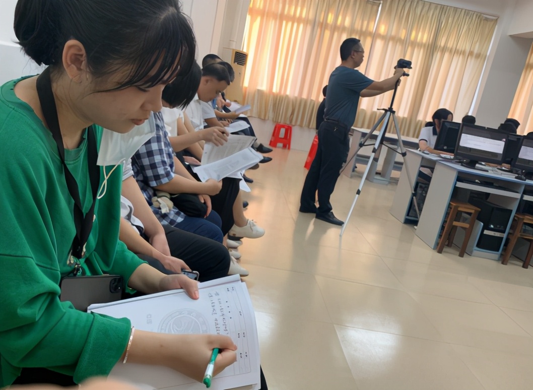 让每一个孩子心里充满阳光——“心灵广雅”走进粤西茂名市