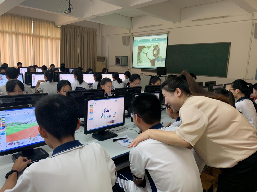 让每一个孩子心里充满阳光——“心灵广雅”走进粤西茂名市